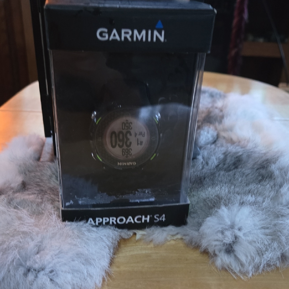 Garmin Approach S4 GPS Watch in Black